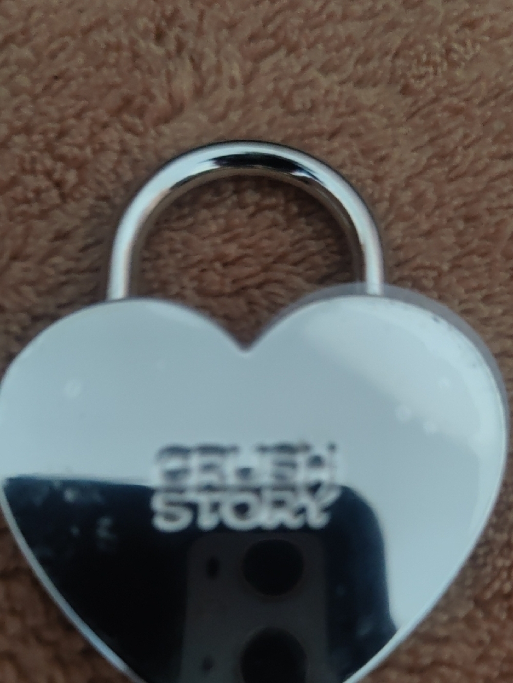 CHANEL Silver Heart Padlock & Key – La Collection – Rare – EUC - Picture 6 of 10